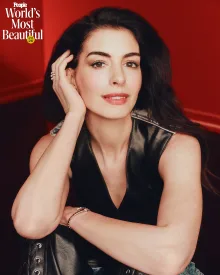 Minh tinh Anne Hathaway trở thành Người đẹp nhất thế giới 2026: Đỉnh cao nhan sắc tuổi 44