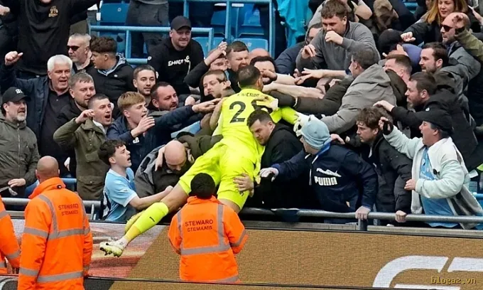 Rooney cảnh báo Man City có thể trả giá vì màn ăn mừng quá sớm trước Arsenal