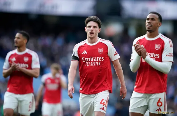 Các cầu thủ Arsenal phản ứng sau trận. Ảnh: AP