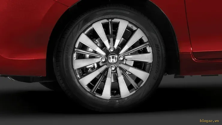 honda-city-rs-vs-toyota-vios-cuoc-doi-dau-ngoi-vuong-sedan-hang-b-duoi-500-trieu-dong-1778589979601