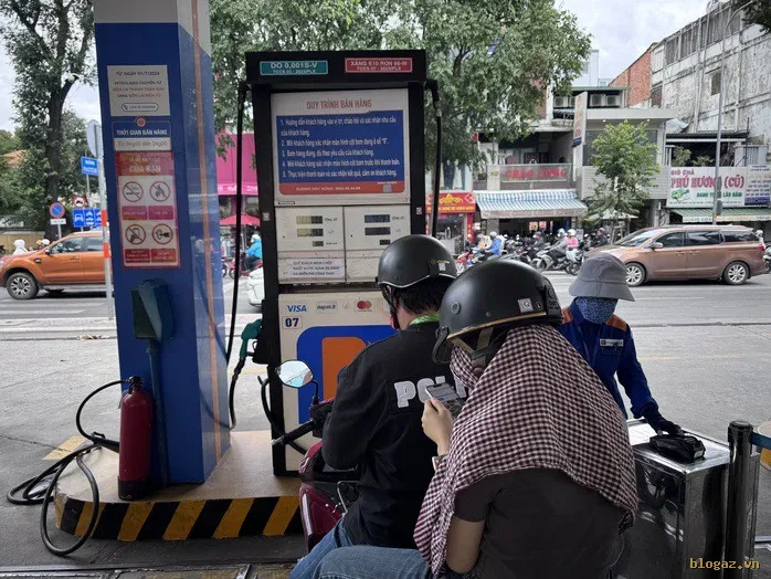 TP.HCM: Hàng loạt cây xăng 'khai tử' xăng RON95, chuyển mình sang xăng E10