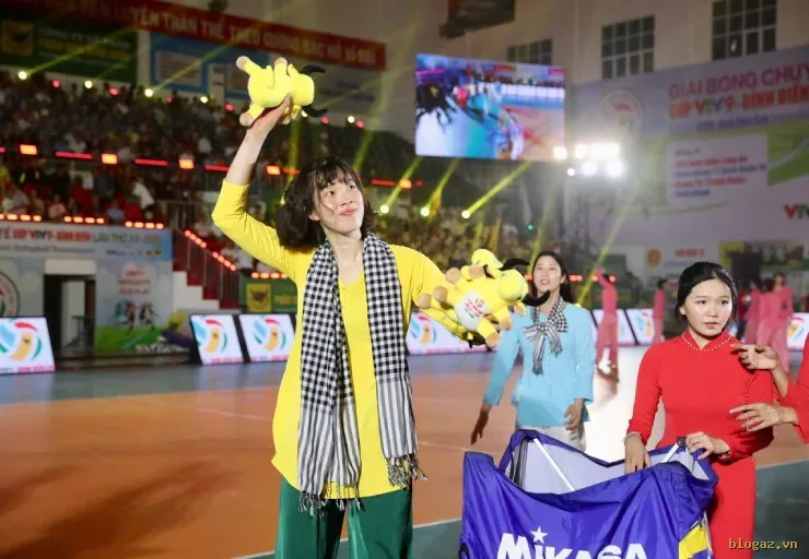 Rực Rỡ Khai Mạc Cúp VTV9 - Bình Điền 2026: Dàn "Hoa Khôi Áo Bà Ba" Gây Sốt