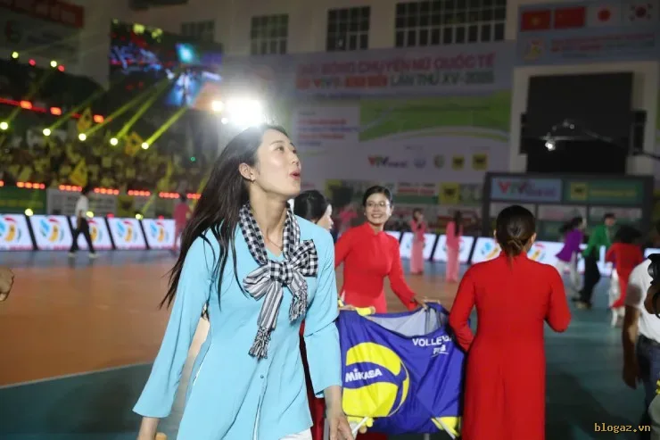 Rực rỡ bóng chuyền cúp VTV: Dàn "hoa khôi" mặc áo bà ba khoe nhan sắc nổi bật - 5