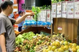 Vải u đầu mùa giá cả trăm nghìn đồng/kg nhưng vẫn ‘được lòng’ người tiêu dùng