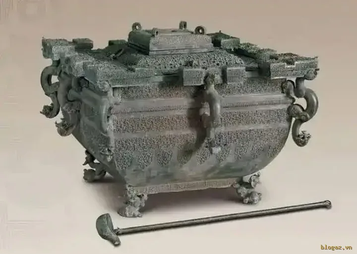 Việc chế tạo tủ lạnh (hình trên) giúp đối phó với cái nóng mùa hè. (Ảnh: Baidu)