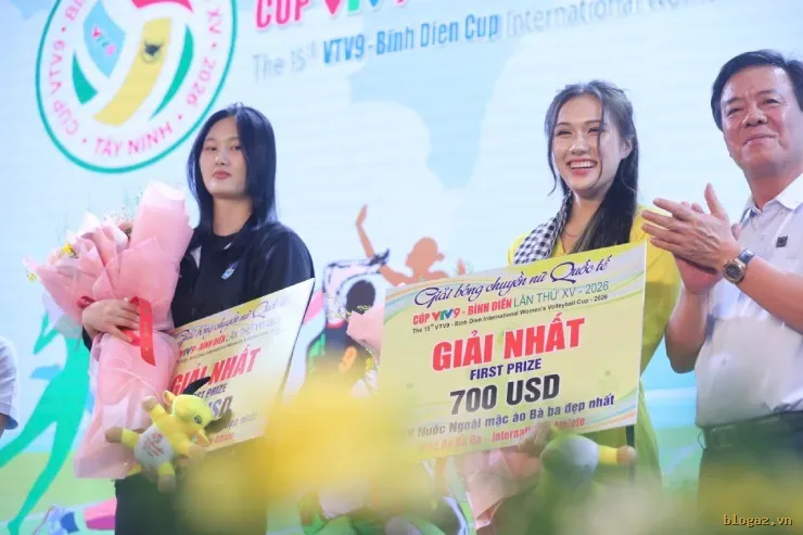 Có chút nhầm lẫn về bảng danh vị của Lan Vy với VĐV Hàn Quốc, tuy nhiên điều này vô tình tạo ra không khí vui vẻ