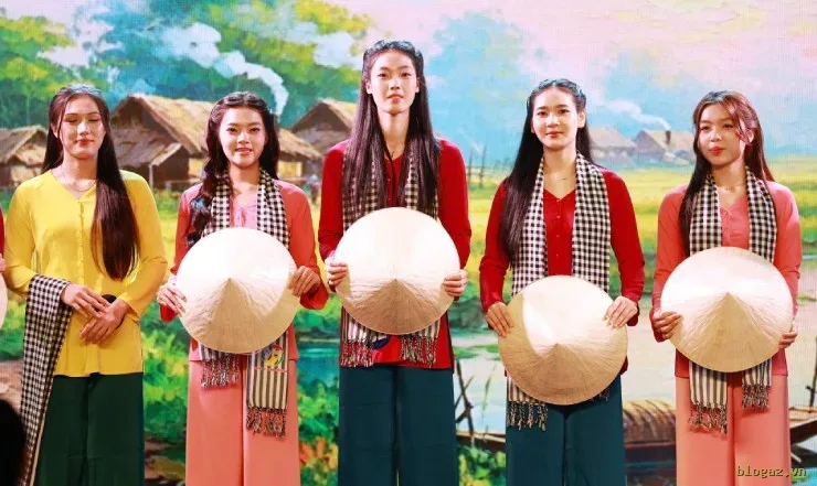 "Chân dài" Lan Vy giành Hoa khôi cúp bóng chuyền VTV, bất ngờ gặp sự cố hy hữu - 3
