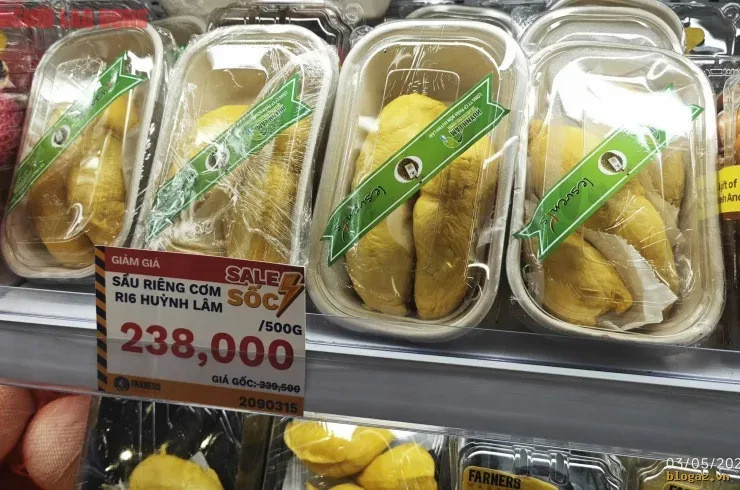 Dù giá sầu riêng bán lẻ đã giảm so với trước, nhưng vẫn cao so với nhiều người tiêu dùng