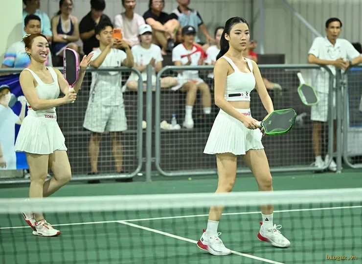 Ở set 1, cặp Hương Giang/Lê Thúy (Dezus) để thua trước Diệp Anh/Chang Lavender (Zorba X) với tỷ số 5-7. Từ set 2, Zorba X luôn nắm giữ lợi thế dẫn điểm trước. Cho đến set 5, đội của Chang Lavender dẫn trước đội của Hương Giang với tỷ số 35-30.