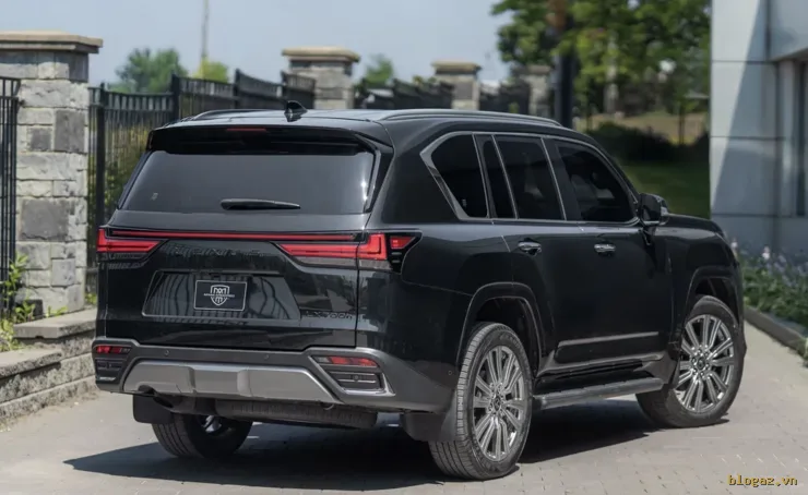 Bản độ Lexus LX 700 bọc thép chống được đạn súng trường AK-47 - 2