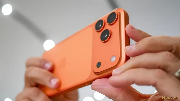 Smartphone Cao Cấp Vỡ Màn Hình: Vì Sao Sửa Chữa Samsung Lại “Đau Ví” Hơn iPhone?