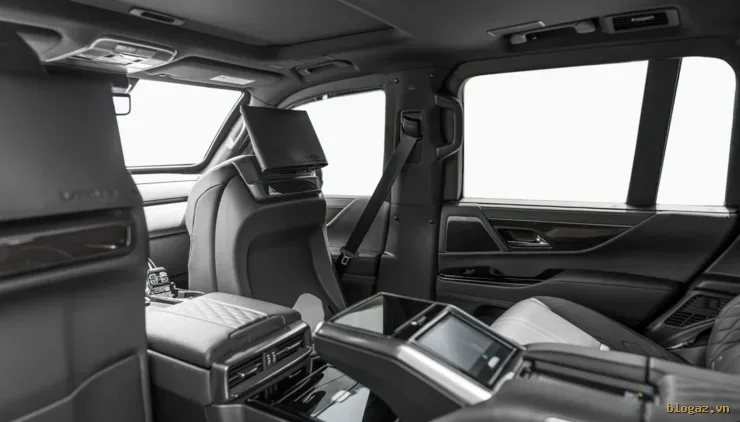 Bản độ Lexus LX 700 bọc thép chống được đạn súng trường AK-47 - 3
